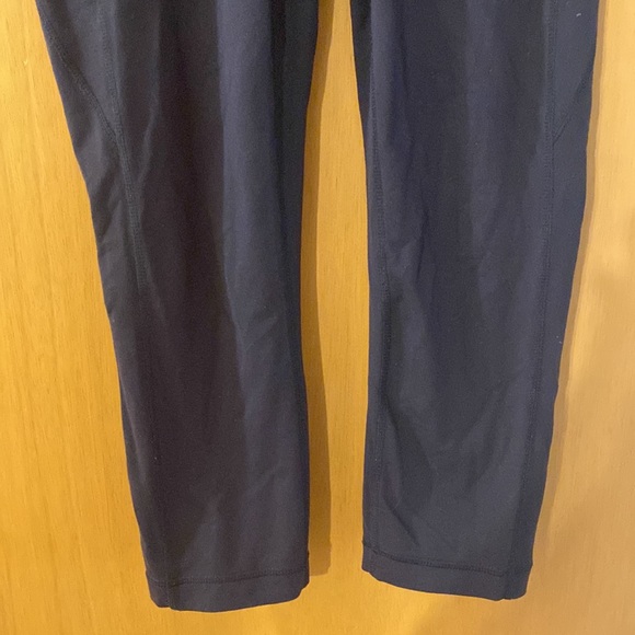 Athleta Revelation Crop Capri Leggings Mid Rise Navy Blue Size Small - Picture 6 of 12